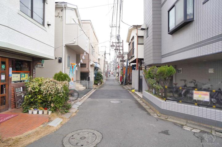 前面道路（2月中旬撮影）