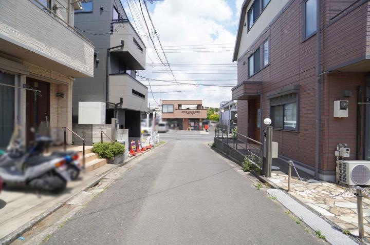 前面道路（5月中旬撮影）