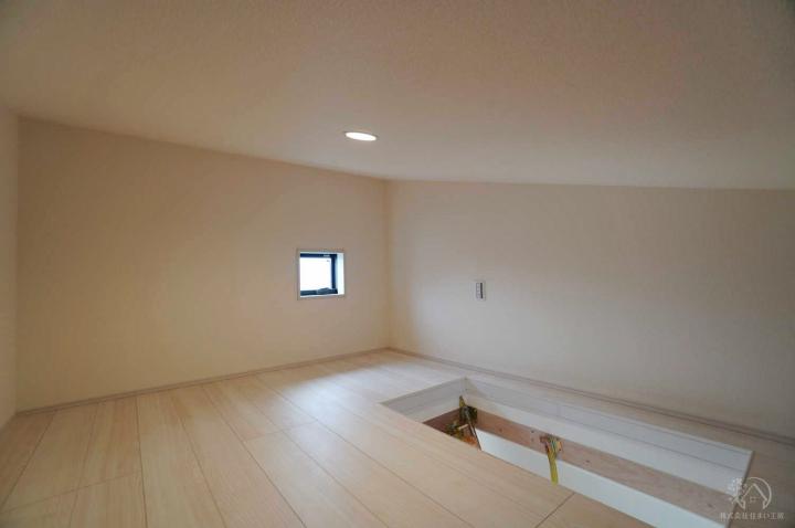 小屋裏収納（1号棟）