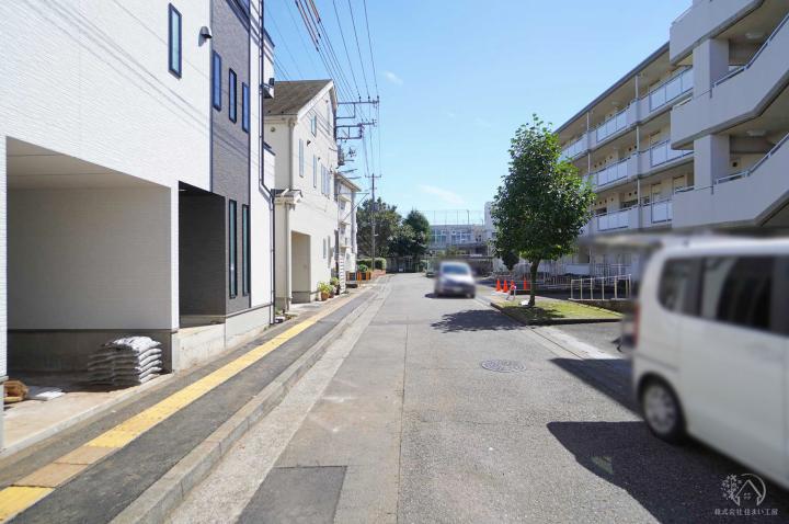 前面道路（10月上旬撮影）