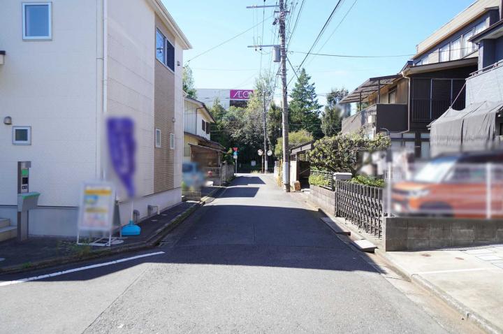 前面道路（10月上旬撮影）